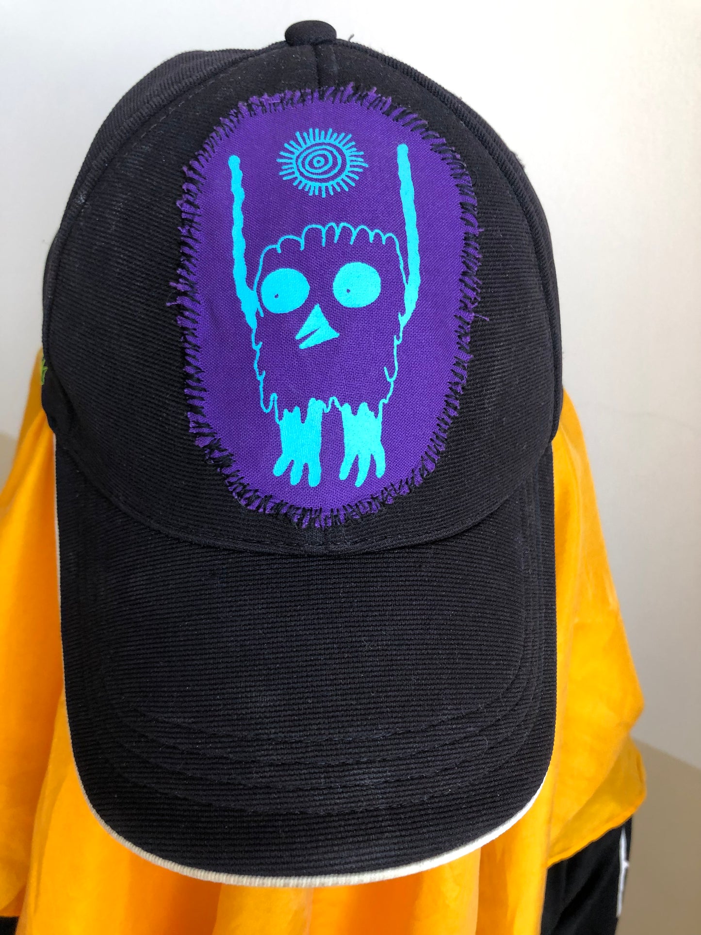 black cap (friendly worshipper)