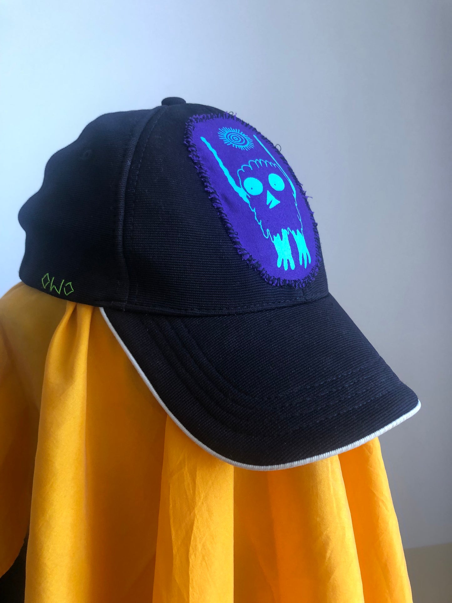 black cap (friendly worshipper)