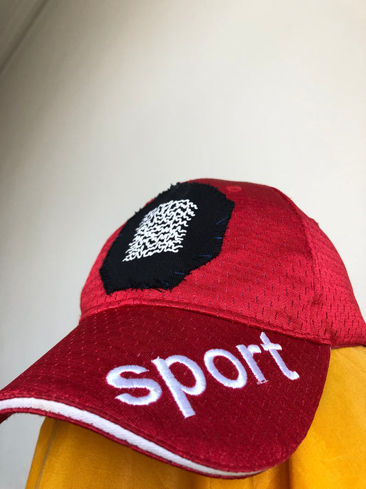 red „sport“ cap (wavy lines)